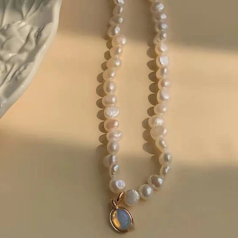 Vintage pearl necklace with geometric alloy pendant on an adjustable chain.