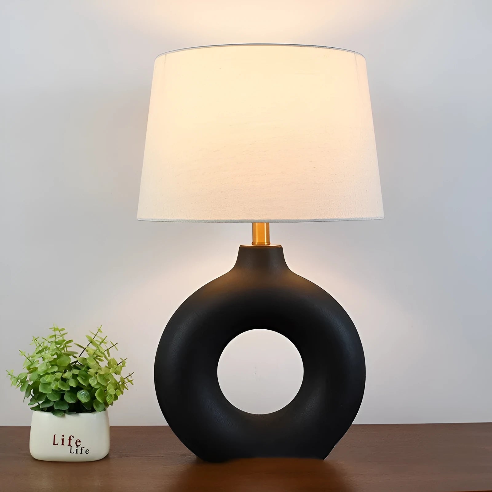 Japanese style ceramic pottery pot table lamp with button switch in white or black