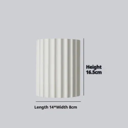 Nordic macaron-shaped wall light for hallways in a choice of five colours.