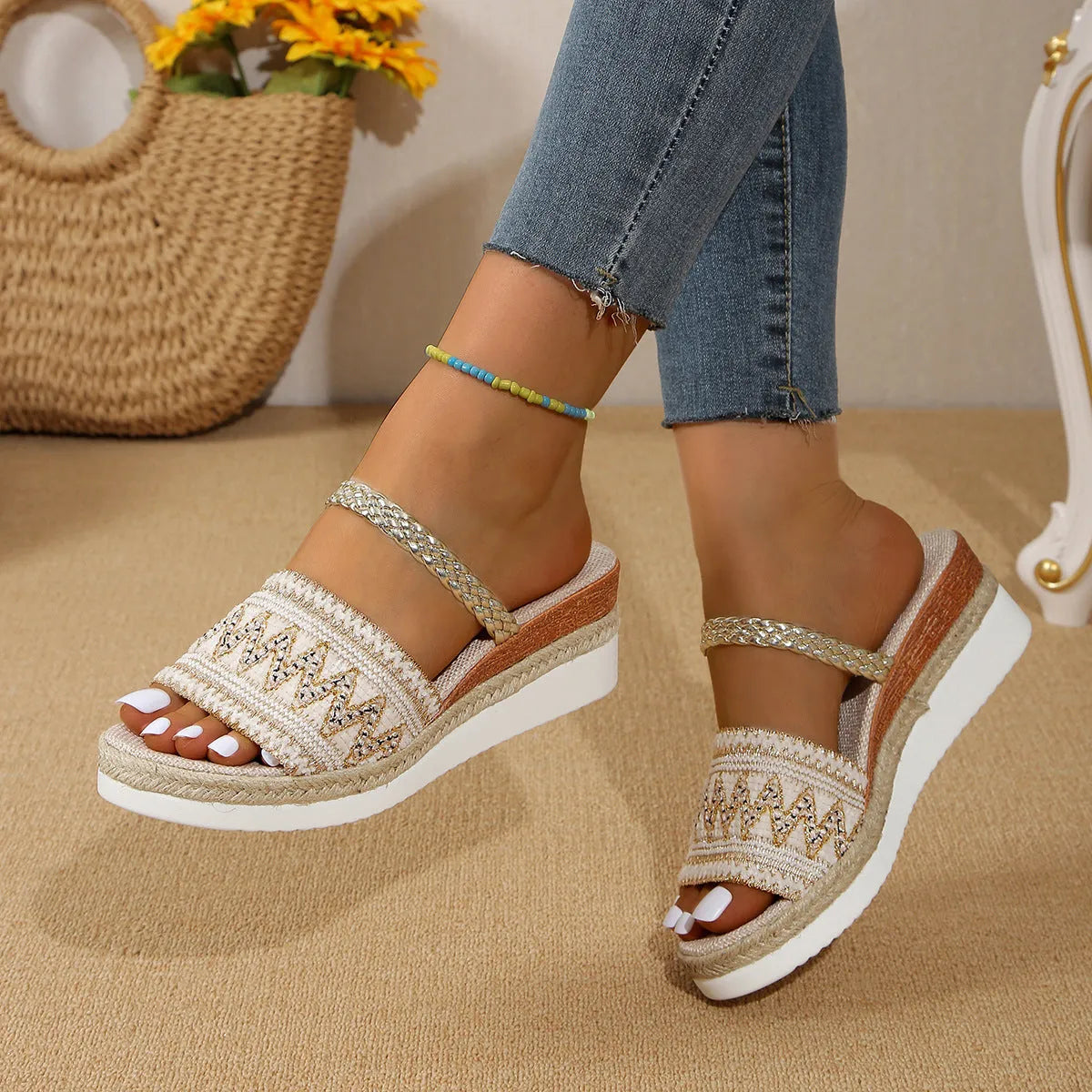 Women's colour-blocked wave-patterned sandals with thick rubber sole in beige