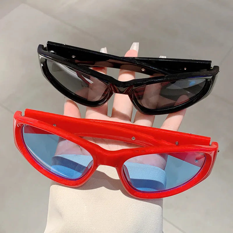Outdoor sports sunglasses with special-shaped polycarbonate frame and lenses in a choice of six colour styles.
