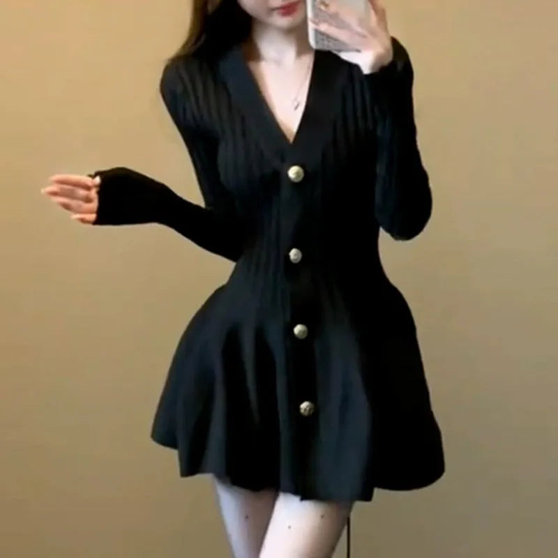 Slim-fit V-neck floral metal button wrap dress with bubble skirt in black polyester