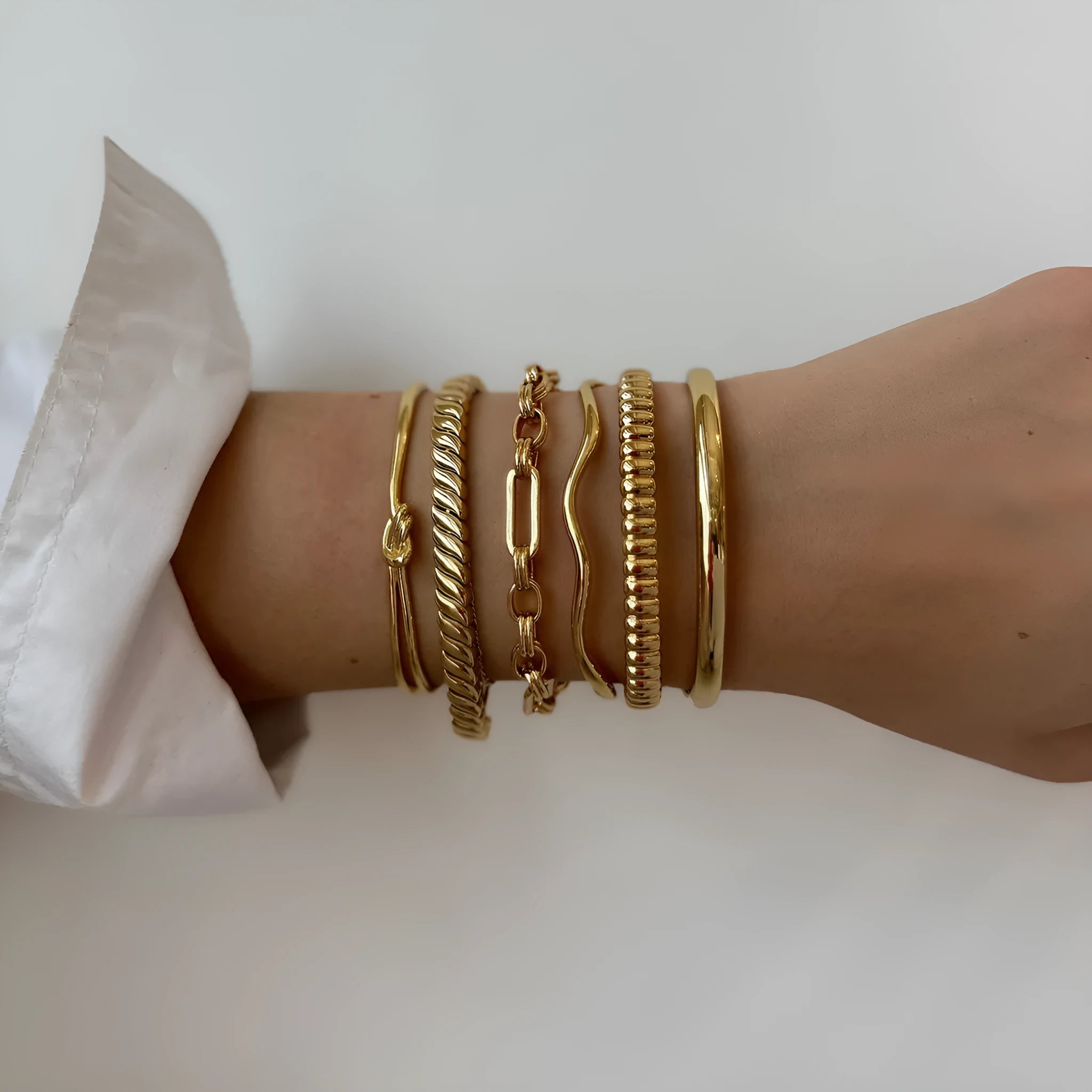 Women's stainless steel bracelet with electroplated finish in European and American styling variations