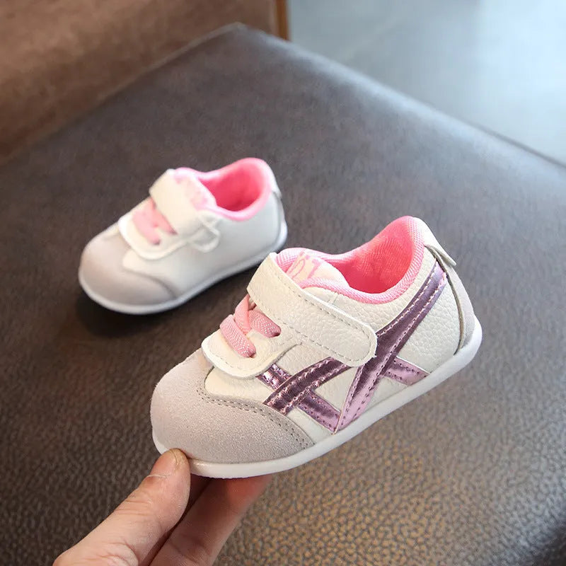 Toddler shoes 0-18 months with rubber antiskid sole, waterproof breathable upper, black or red, sizes 11cm to 13cm