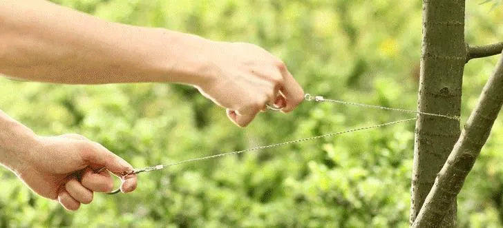 A black or red coiled stainless steel wire survival saw with a total length of 70cm.