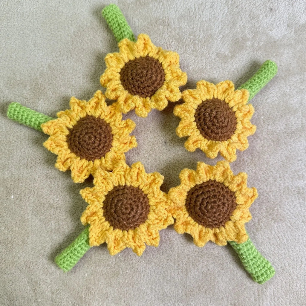 Hand-woven sunflower pen cover for teachers with crochet construction