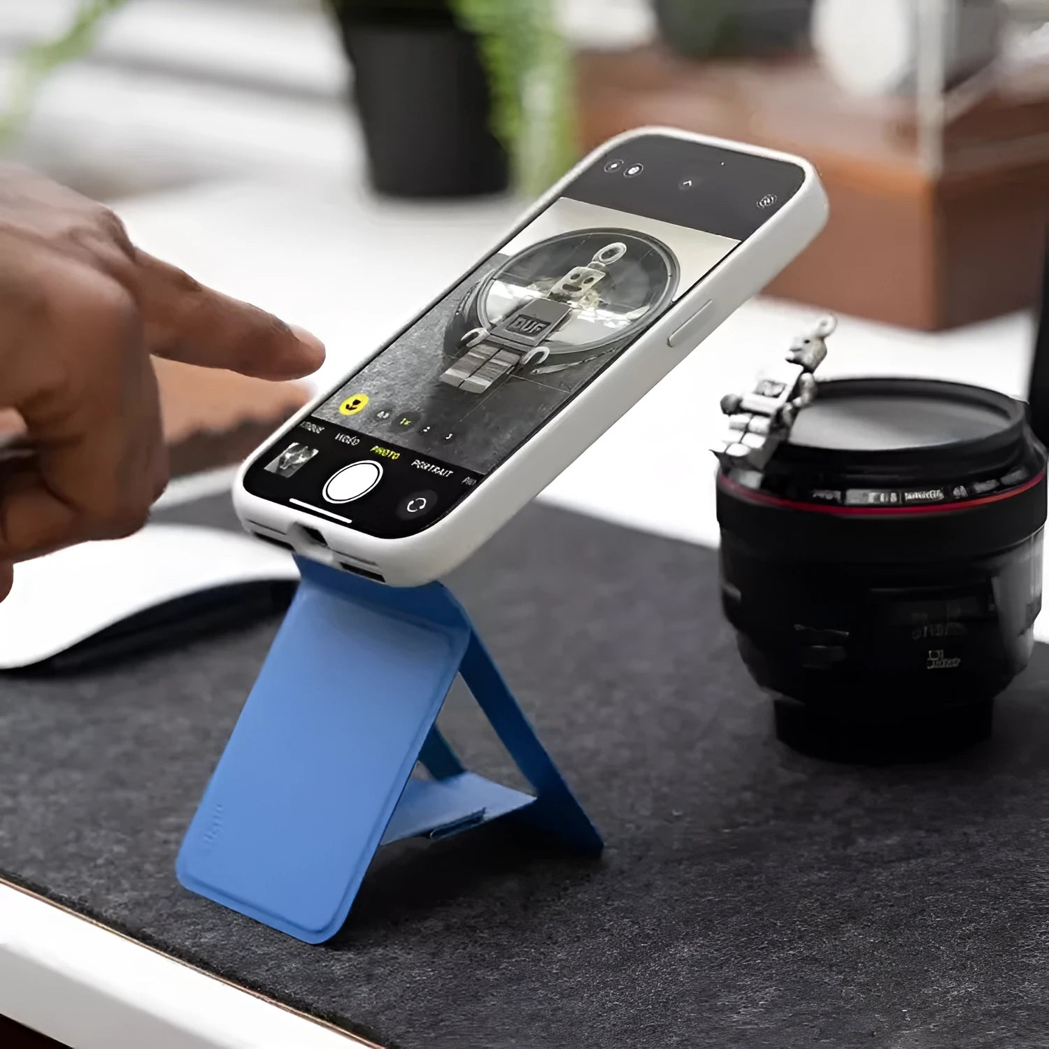 Magnetic mobile phone case holder in leather and fibreglass, shown in black, blue, green, and grey colour options.