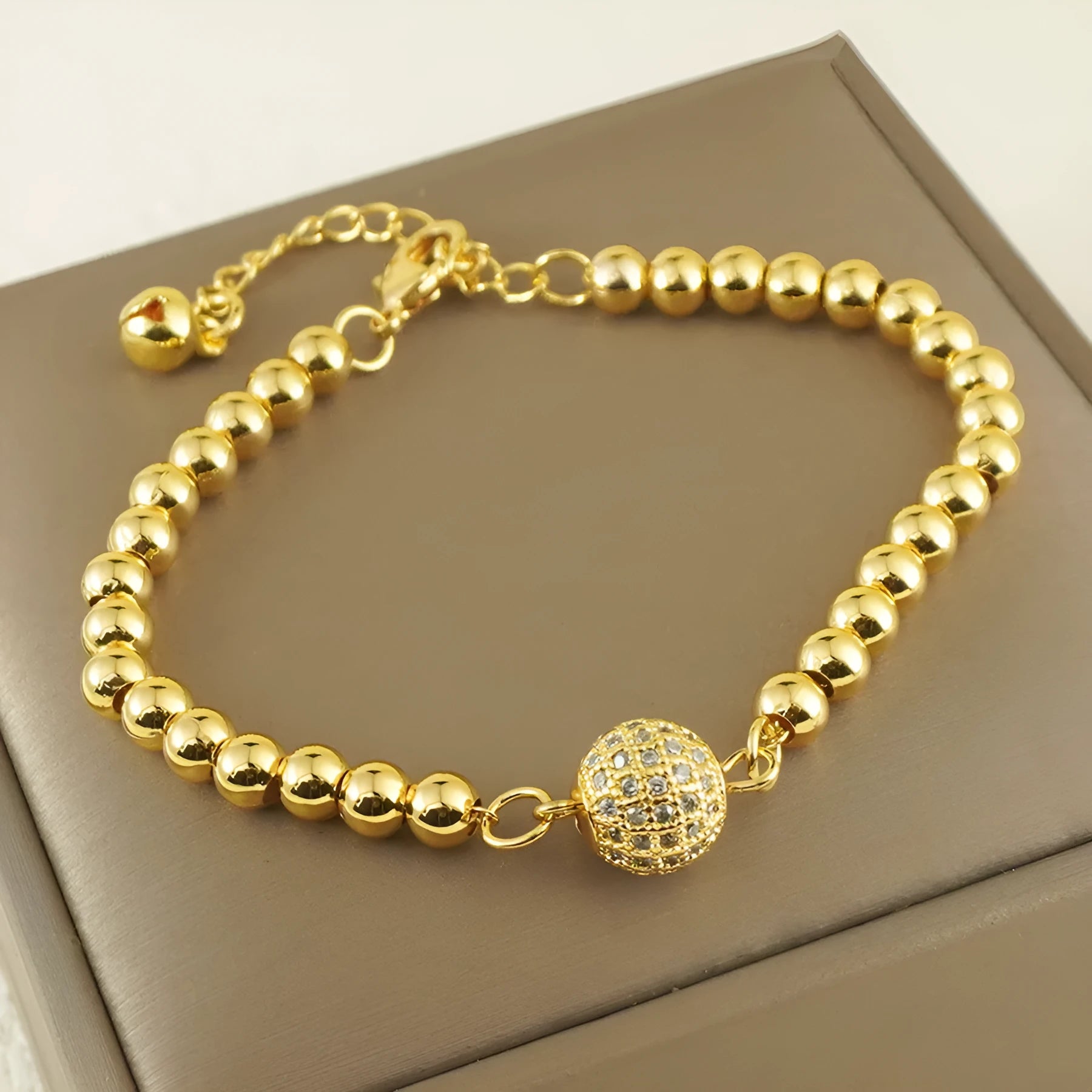 Arabic style heart-shaped copper bracelet for women with a single zircon stone.