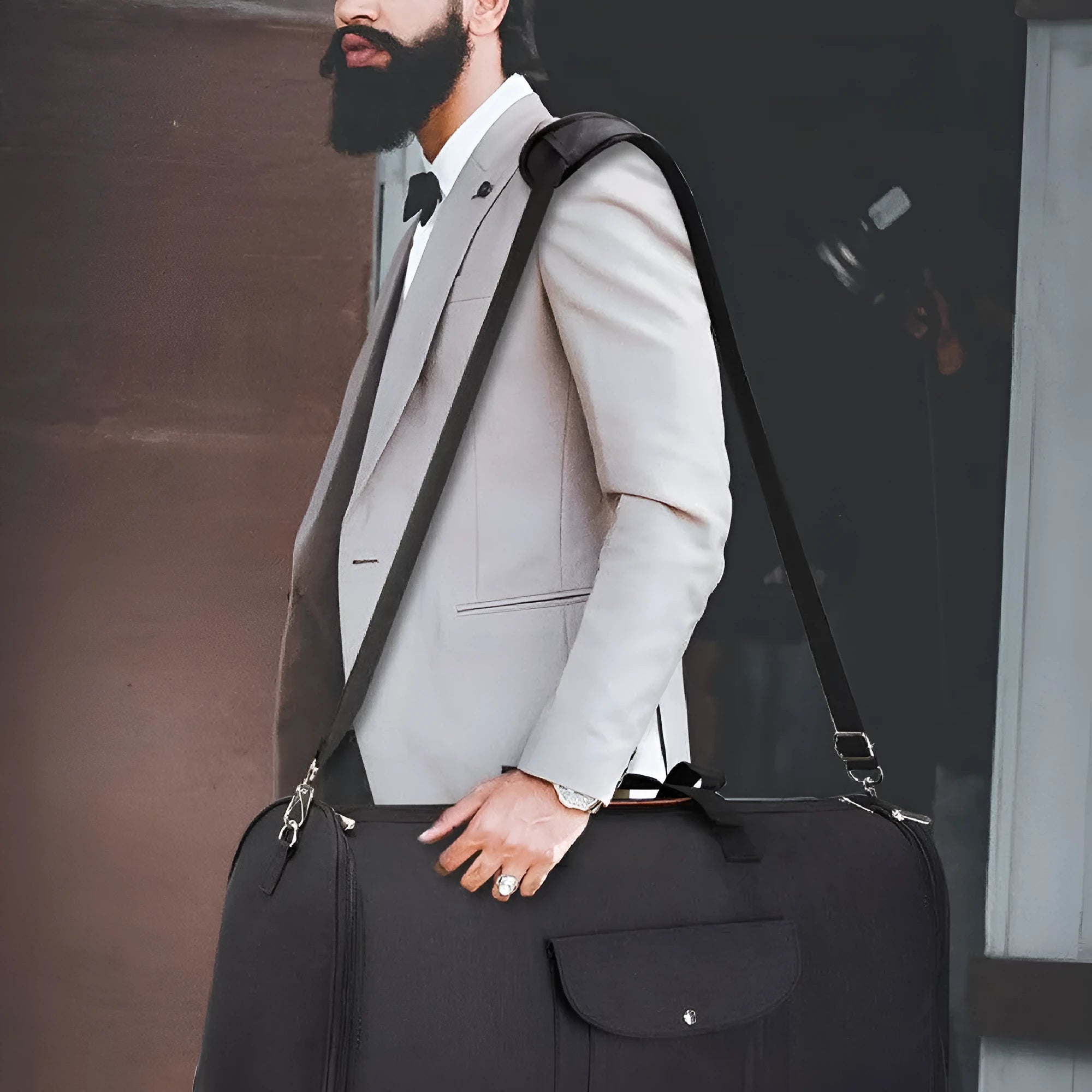 Dark blue Oxford cloth duffel bag with 36-55 litre capacity for travel and gym