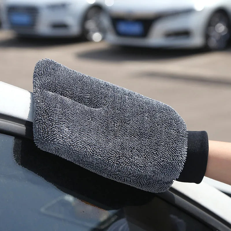 Gray microfiber car cleaning gloves with twisted braid texture, size 16x26cm, lying flat