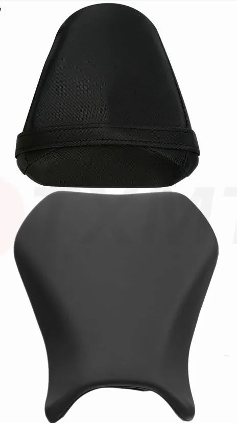 Black PU leather motorcycle seat cover fitted on a Suzuki GSXR1000, showing front and rear protection.