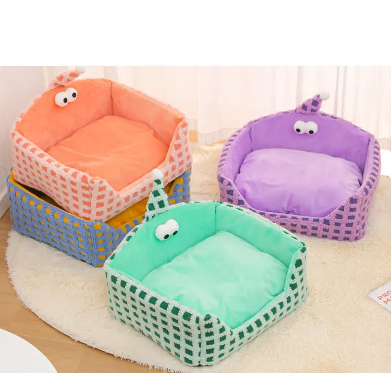 Green triangular plush cat bed with a removable sponge insert, shown disassembled.