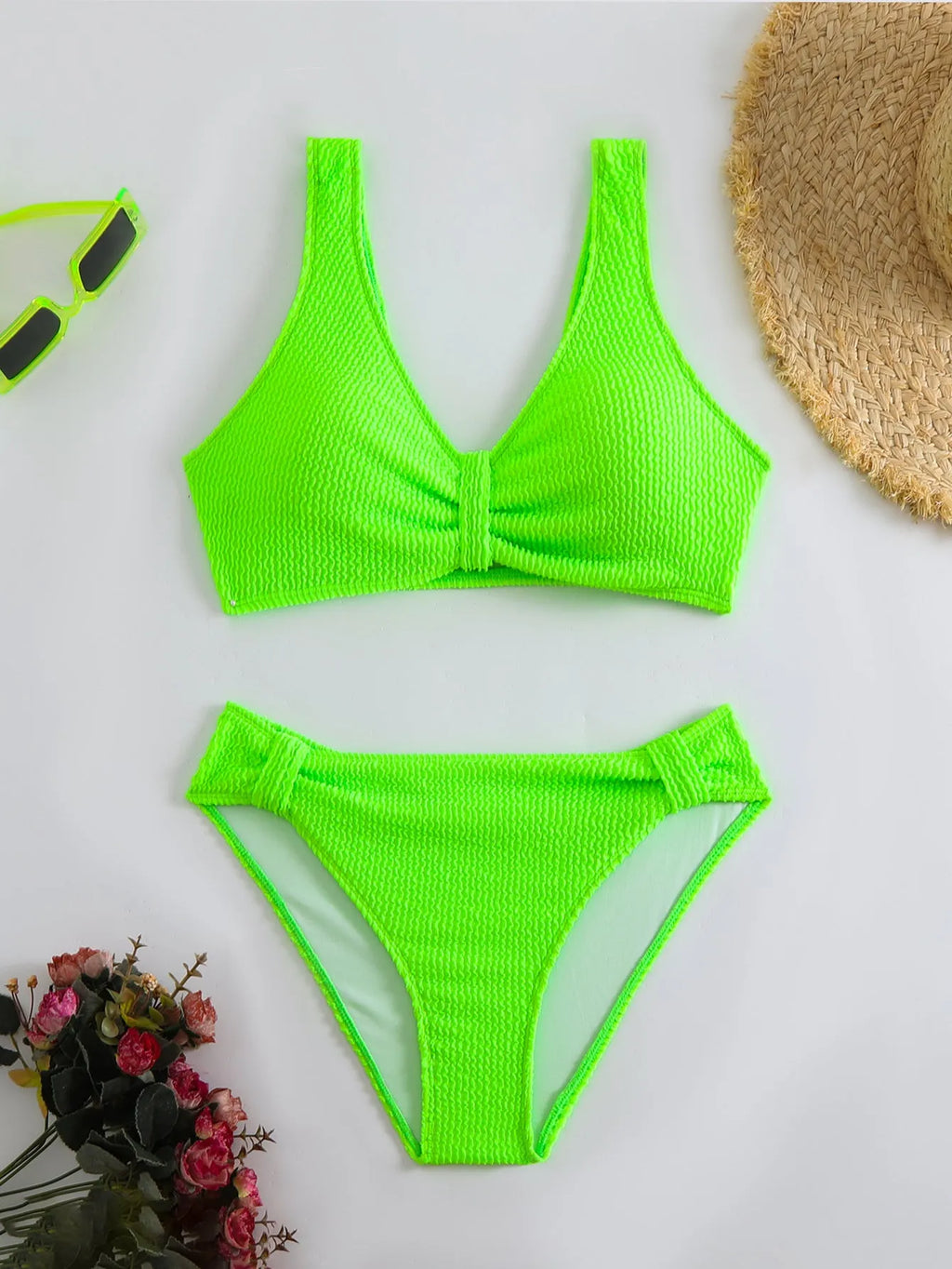 Women's solid colour polyester bikini swimsuit in black, two-piece set with briefs and bra