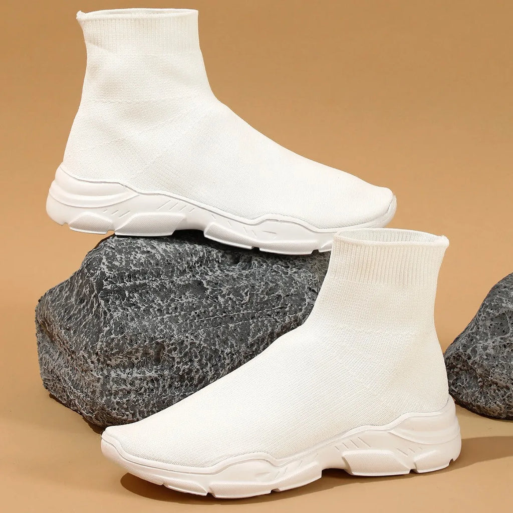 Thick-soled mid-top slip-on casual hiking shoes in black, fabric upper, round toe, cushioned sole