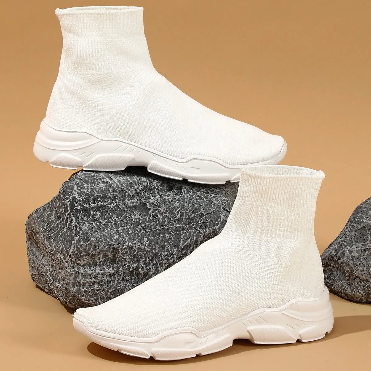Thick-soled mid-top slip-on casual hiking shoes in black, fabric upper, round toe, cushioned sole