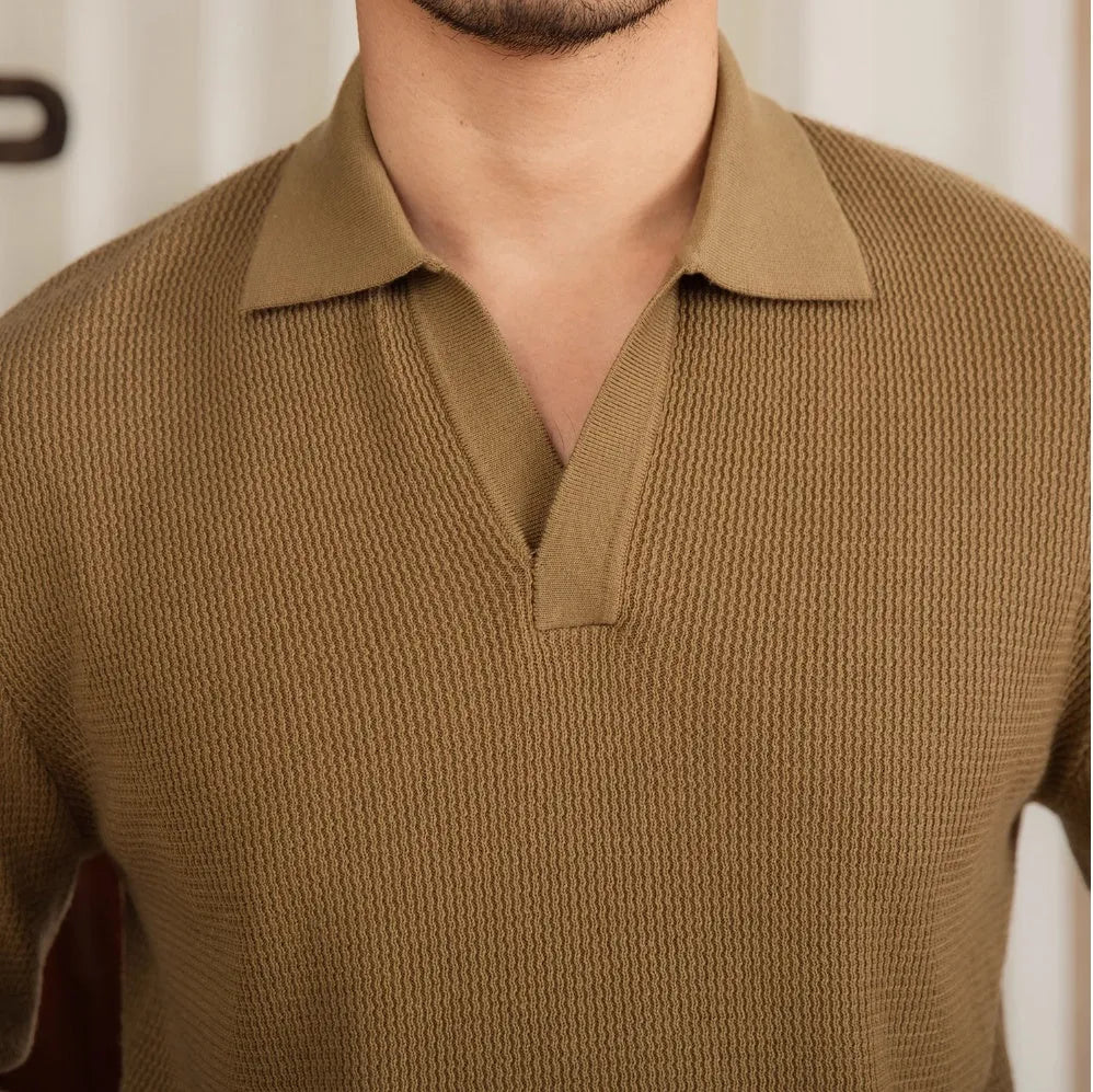 Wool blended slim-fit long-sleeved pullover sweater in brown on model, crew neck, ribbed cuffs