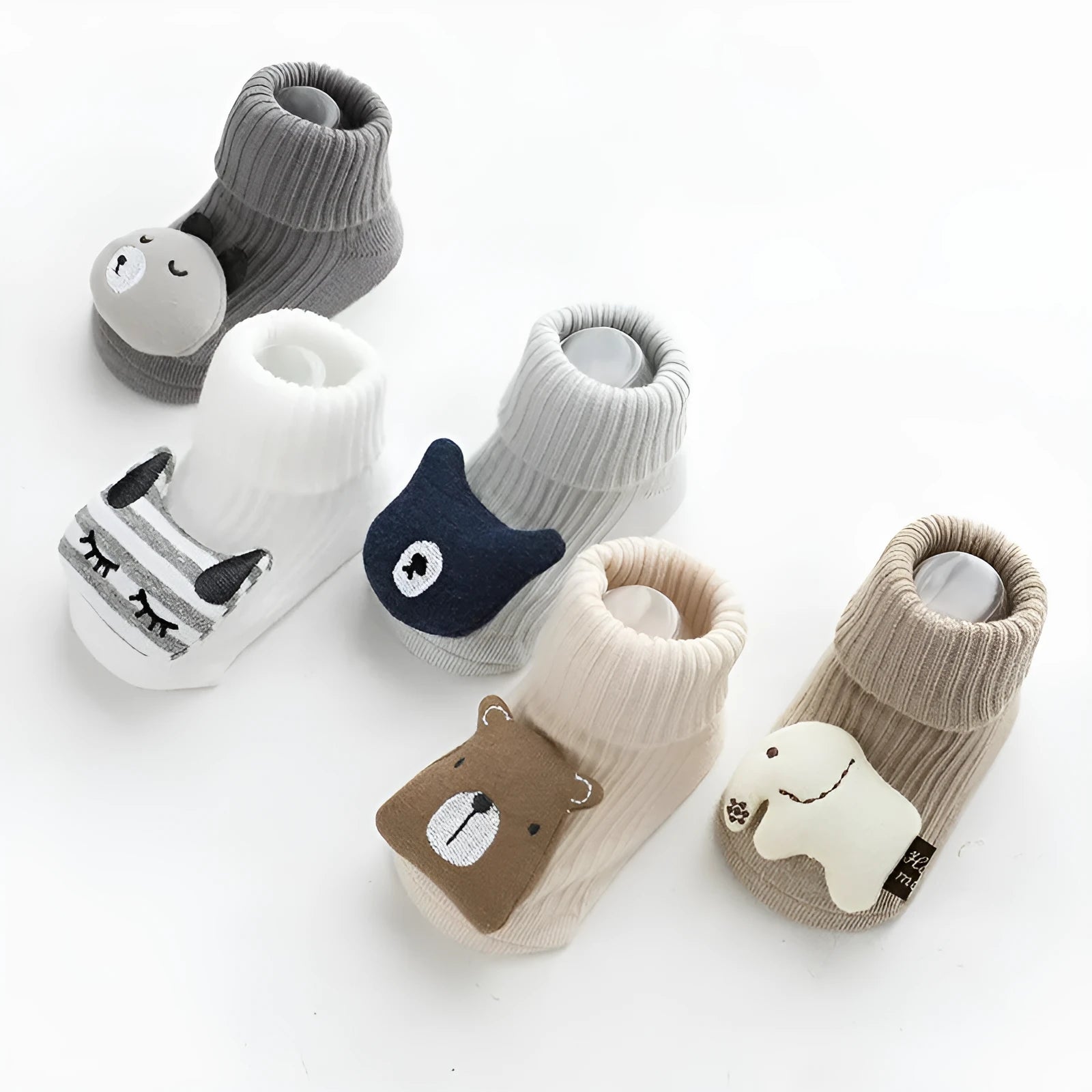 Baby socks with non-slip soles in combed cotton, shown in multiple colour options with size chart