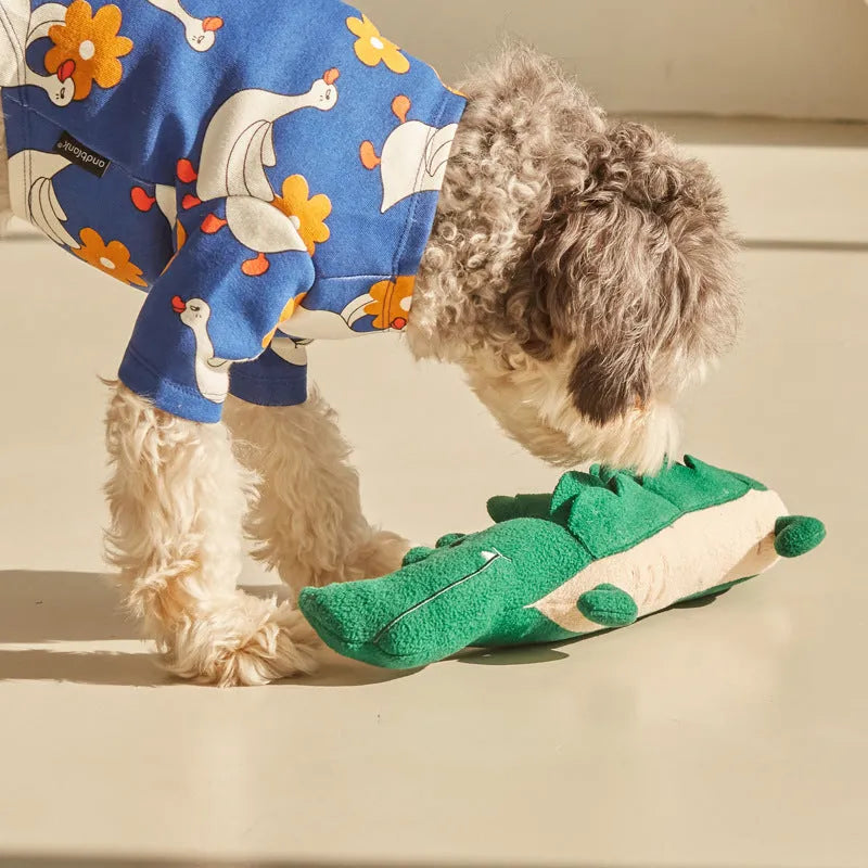 Green plush toy dog measuring 35 cm, a lightweight interactive pet toy for children.