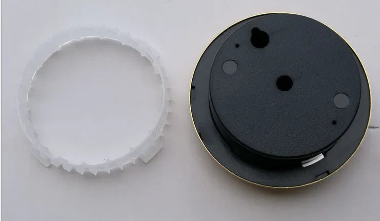 White analog thermometer and hygrometer with aluminium ring and dial for indoor and outdoor use.