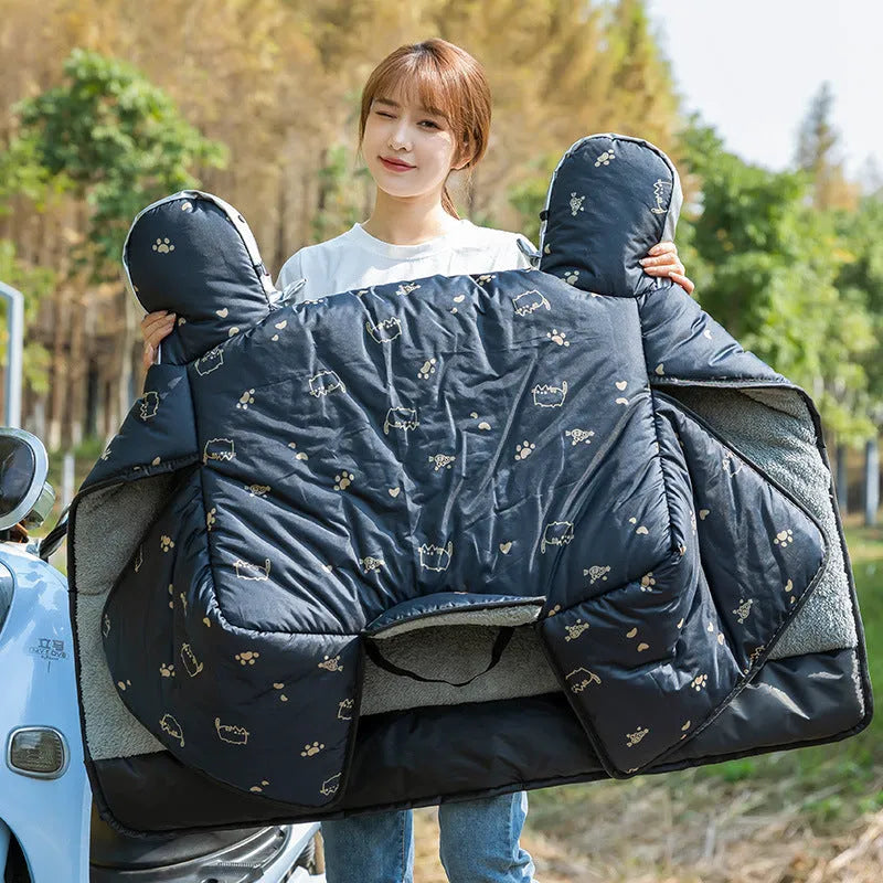Fleece-lined thickened Oxford cloth windshield for tricycle or motorcycle, colour Bear pattern, integrated shape