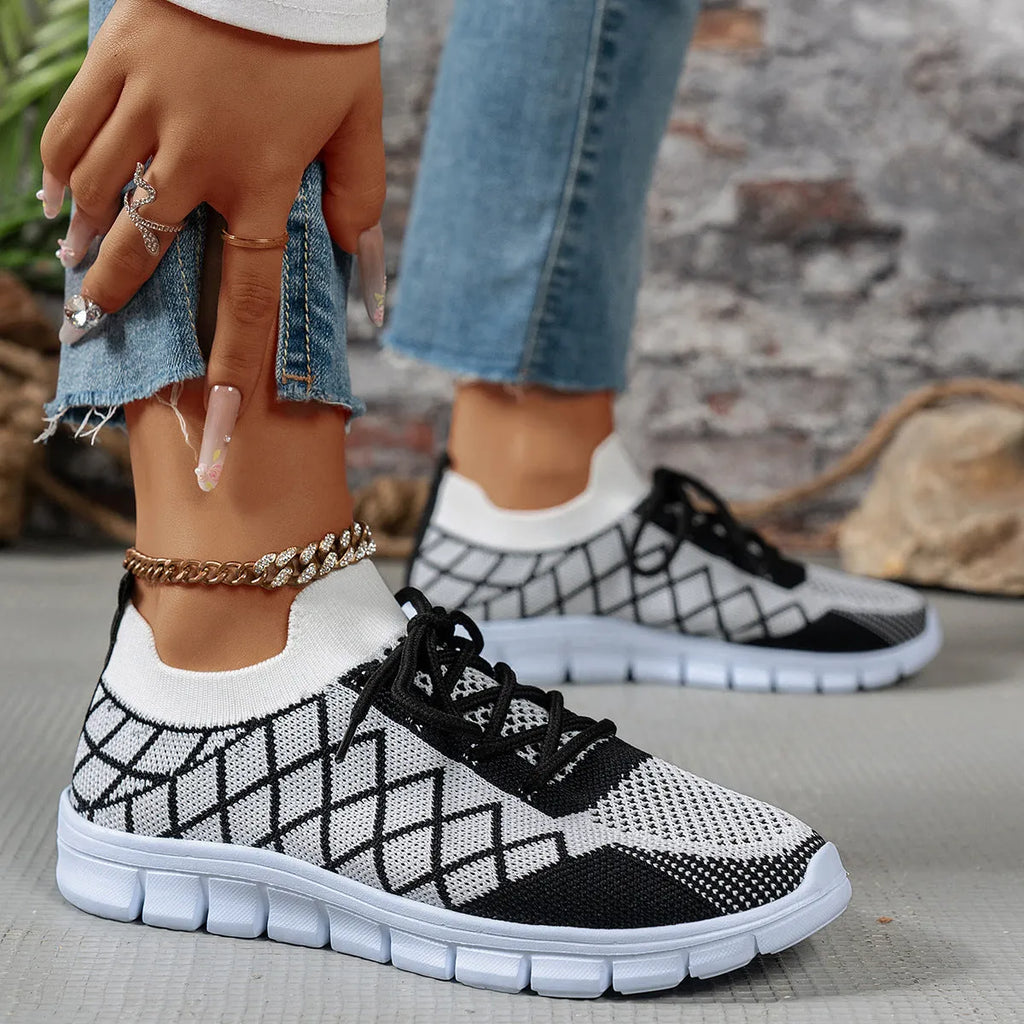 Women's colourblock plaid lace-up flyknit sneakers with breathable mesh upper and EVA sole in multiple colours