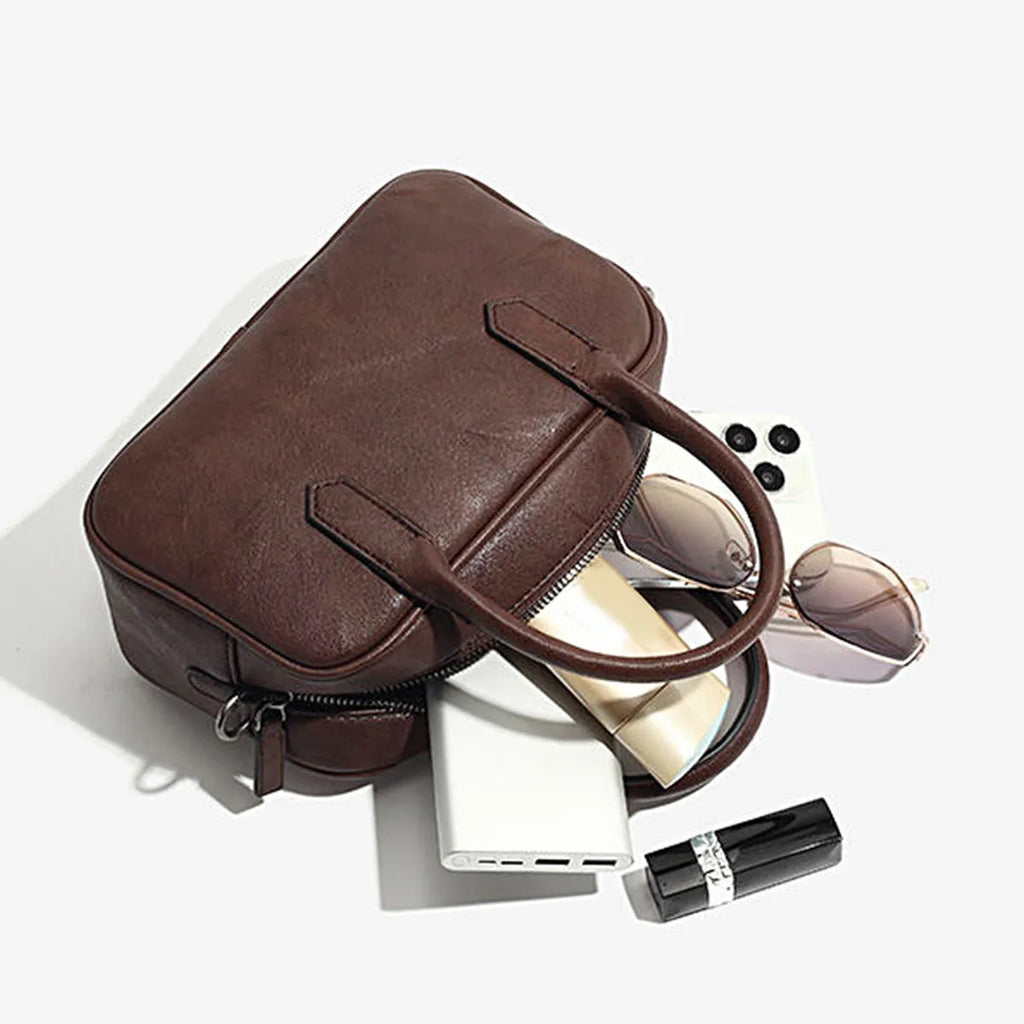 Retro square shoulder messenger bag in medium-soft PU leather with adjustable single strap