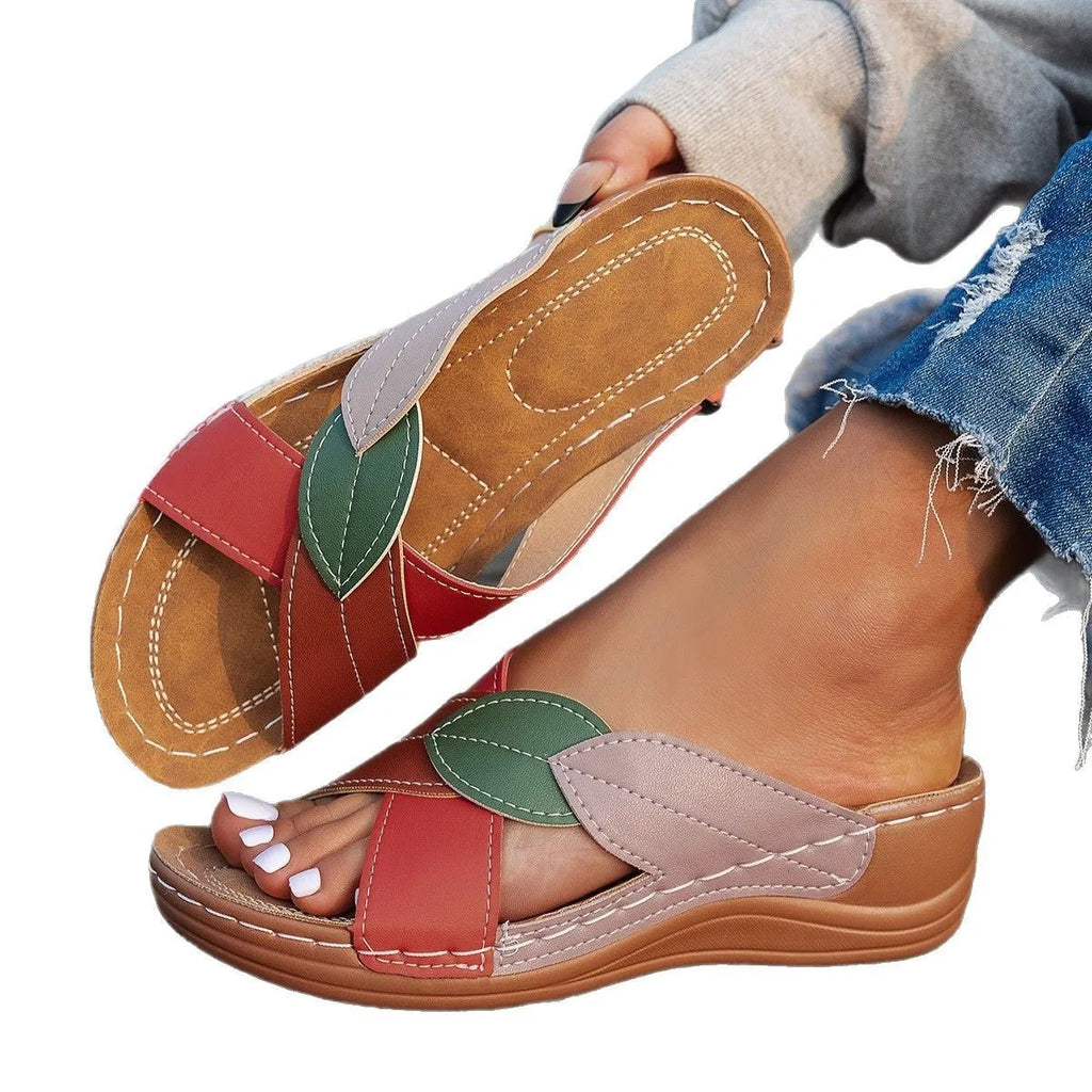Women's thick-soled peep-toe slippers with cross-strap design in artificial PU material