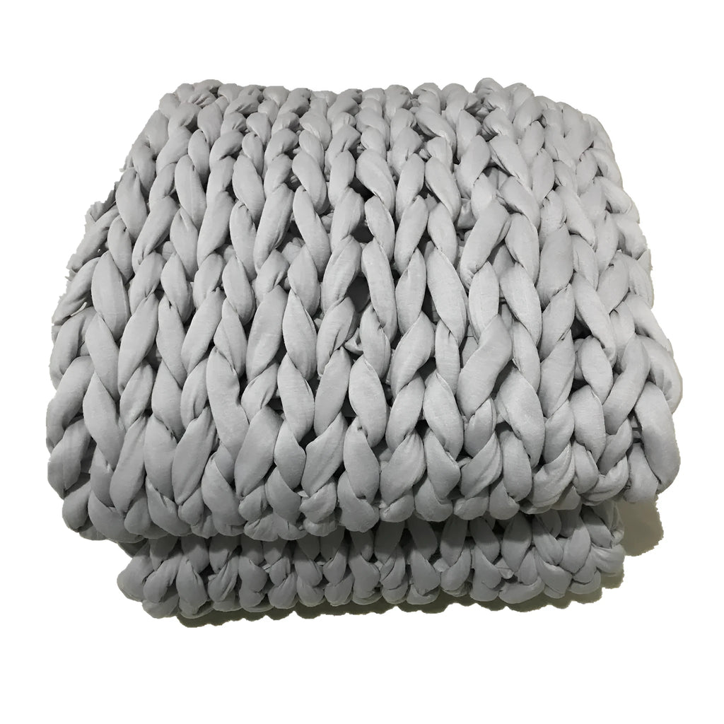 Hand-woven weighted blanket in chenille polyester, beige colour, 100x100cm size, with textured weave visible