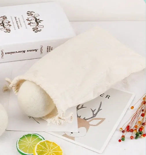 Set of natural wool drying balls with cotton storage bag for laundry static reduction