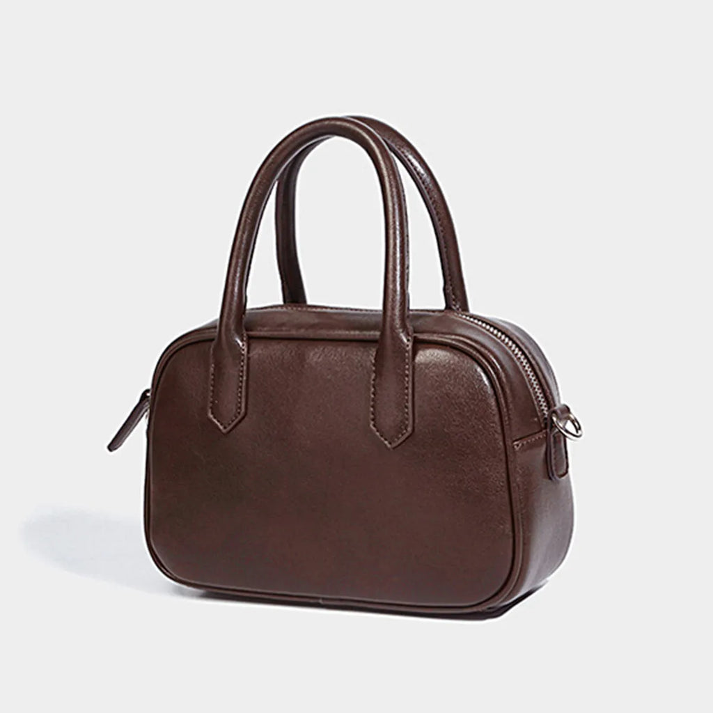 Retro square shoulder messenger bag in medium-soft PU leather with adjustable single strap