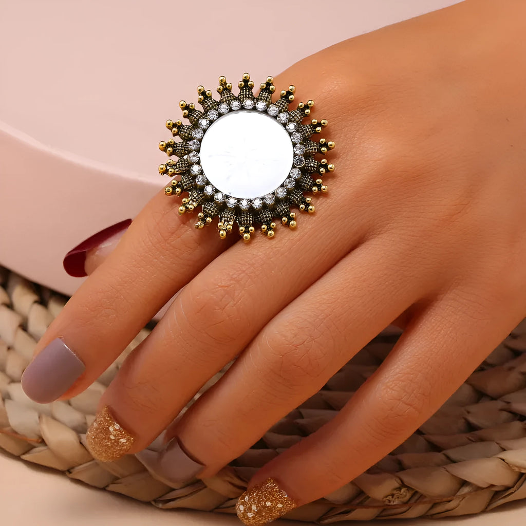 Zinc alloy diamond ring in golden or silver finish, simple trend fashion band