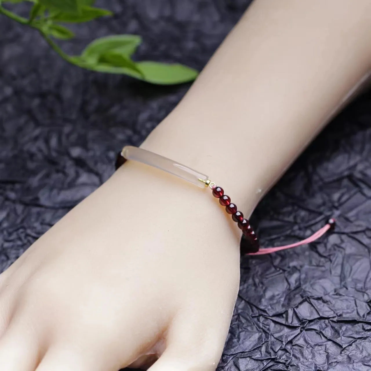 Red garnet and natural agate beaded bracelet with adjustable pull closure