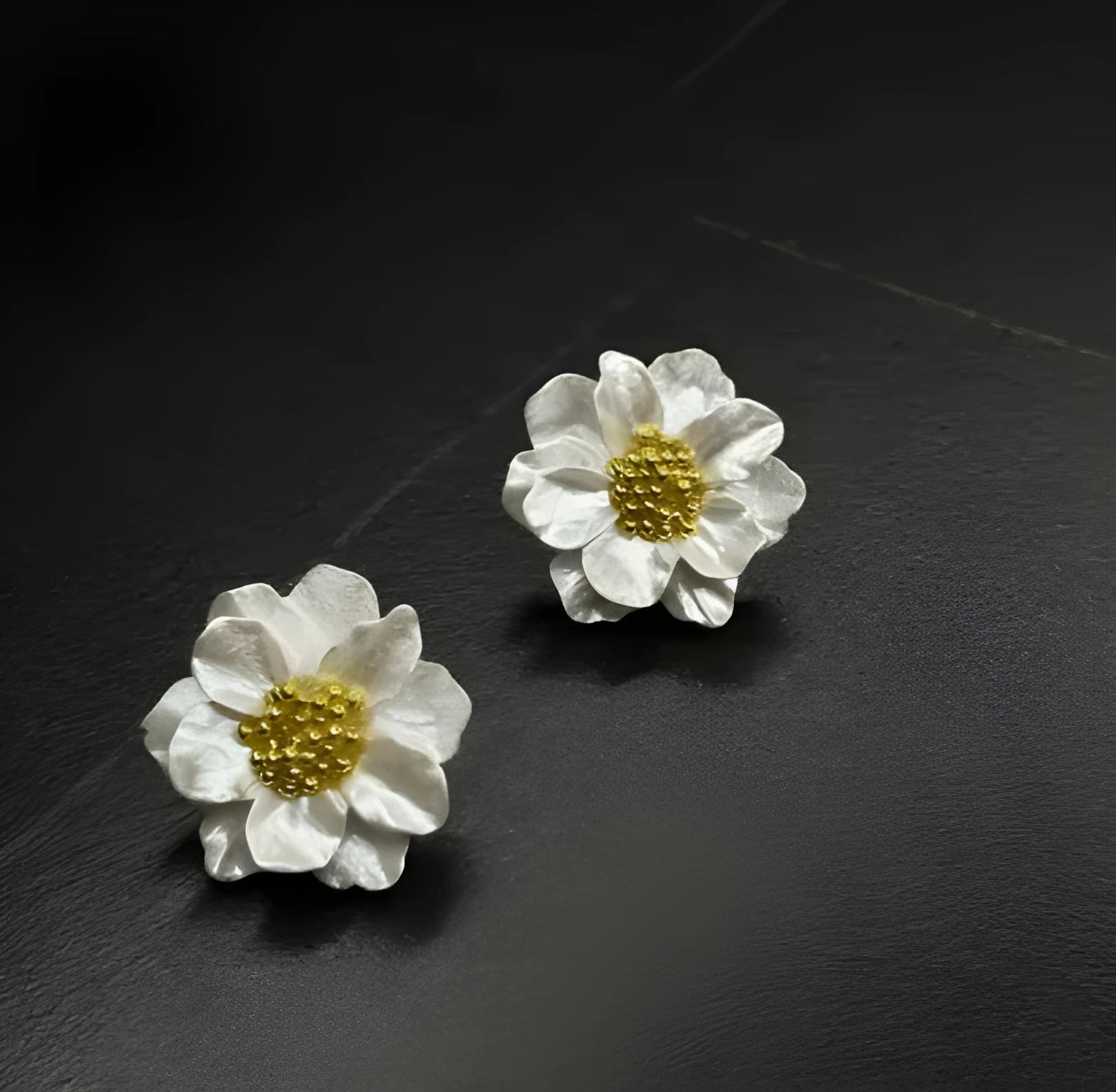 Galvanised geometric Chinese-style earrings with petal elements in zinc alloy