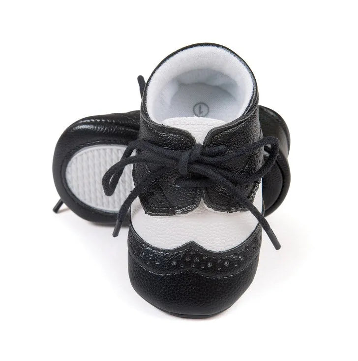 Vintage style soft-soled baby walking shoes in black, grey, light brown and white for infants 0-12 months