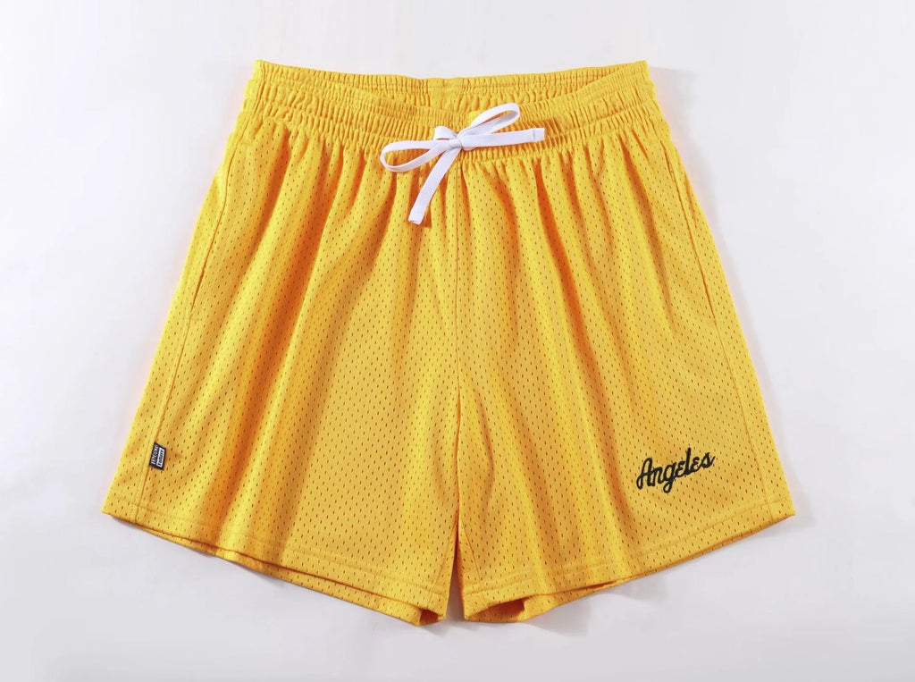 Men's double-layer mesh shorts in multiple colours on a size chart from S to XXXL.