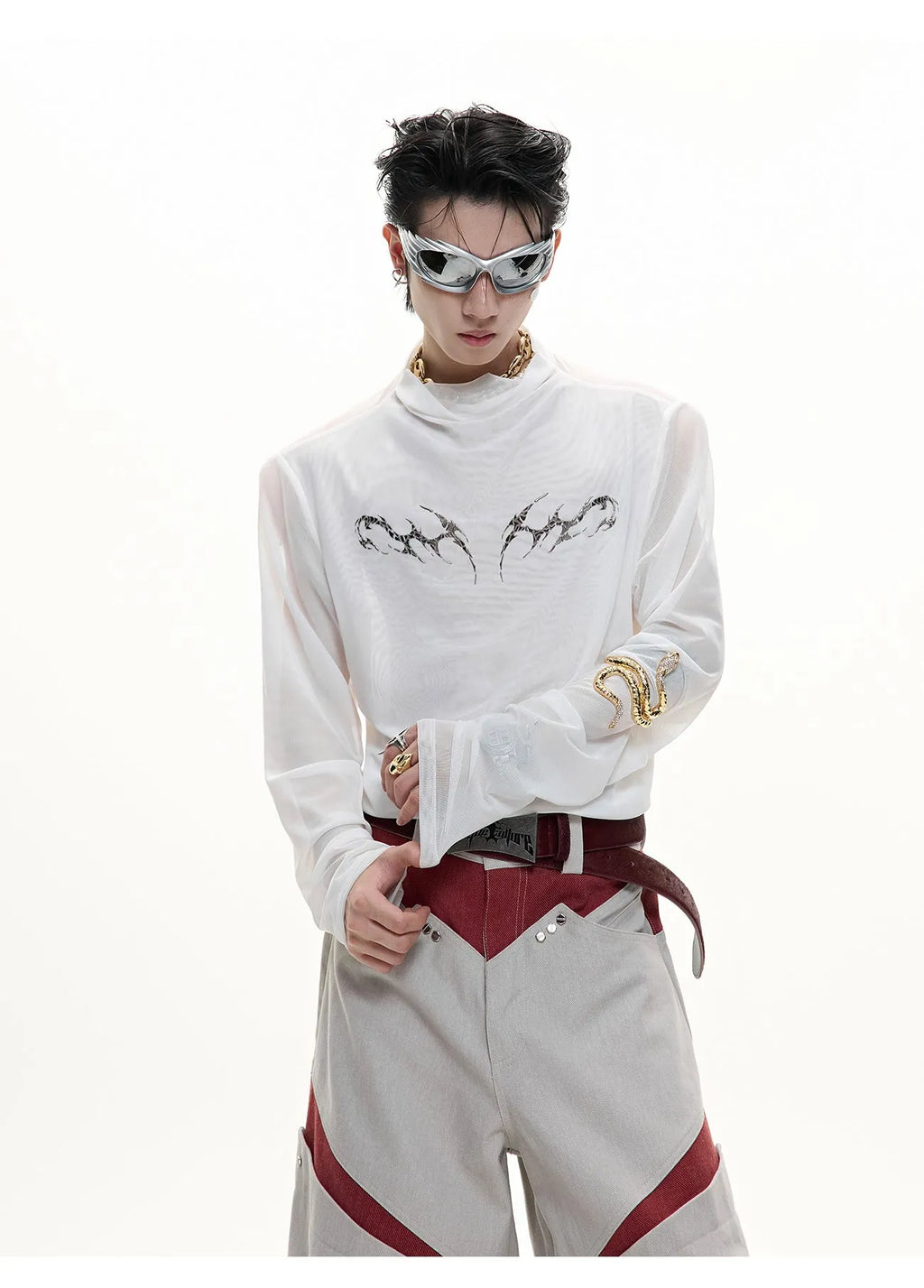 Niche mesh slim long sleeve bottoming shirt in black or white on a size chart
