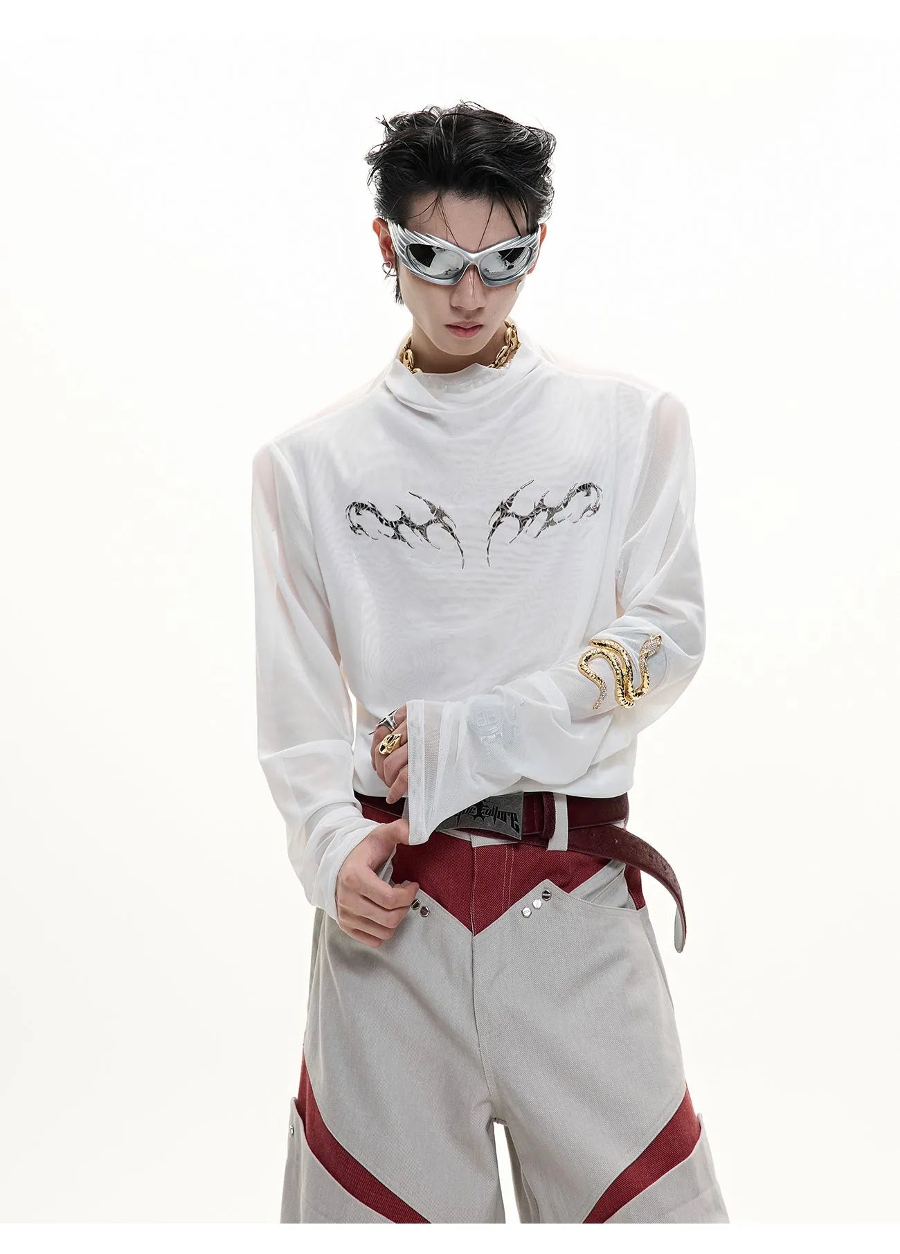 Niche mesh slim long sleeve bottoming shirt in black or white on a size chart