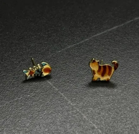 Galvanised geometric Chinese-style earrings with petal elements in zinc alloy