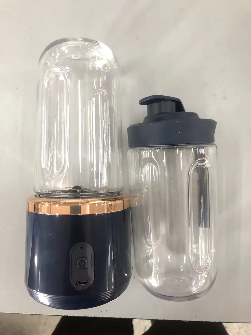 Tunisian dark blue portable blender juicer with six blades and USB charging cable