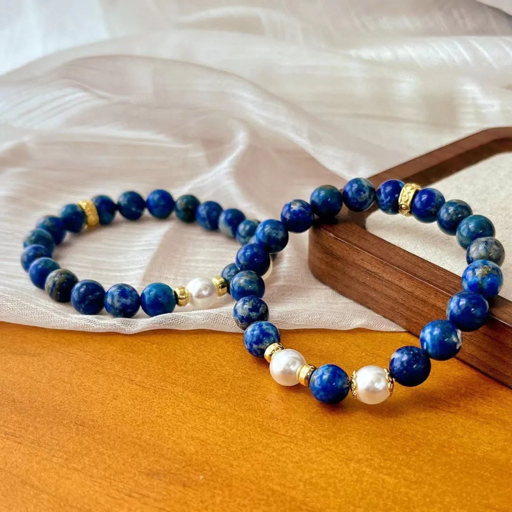 A green and gold lapis lazuli bracelet with a Chinese artistic retro design.