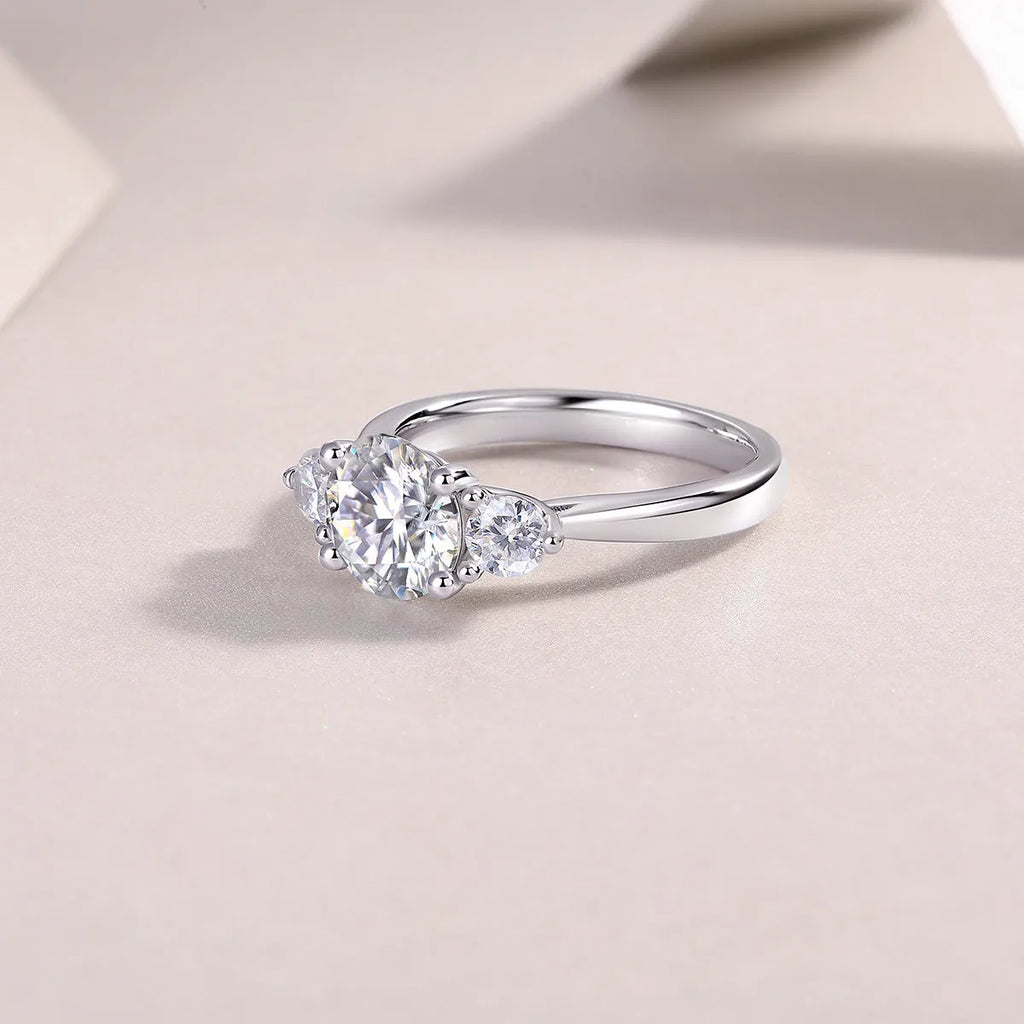 Wedding ring set with 2-carat moissanite in S925 silver gold-plated finish, GRA certificate included