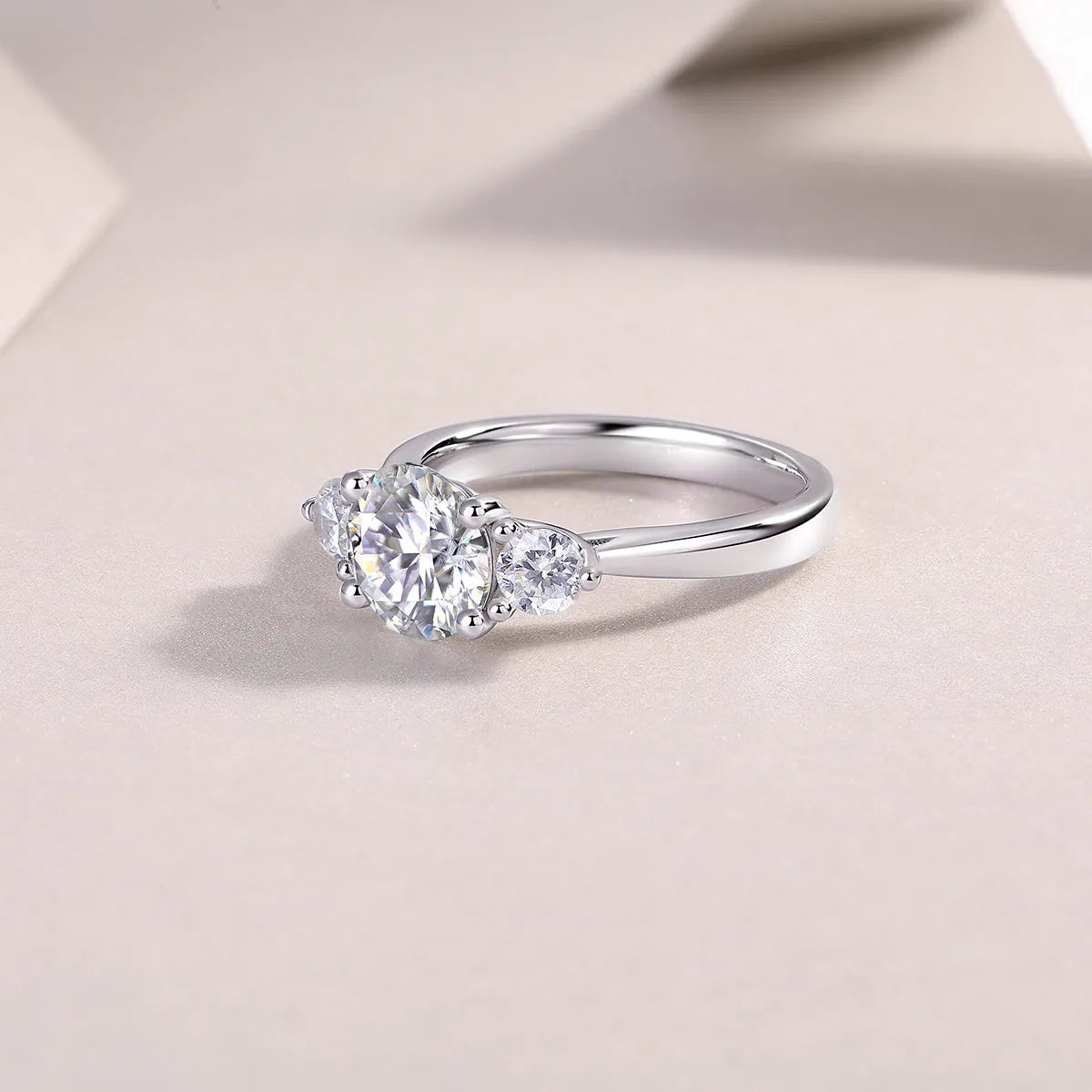 Wedding ring set with 2-carat moissanite in S925 silver gold-plated finish, GRA certificate included