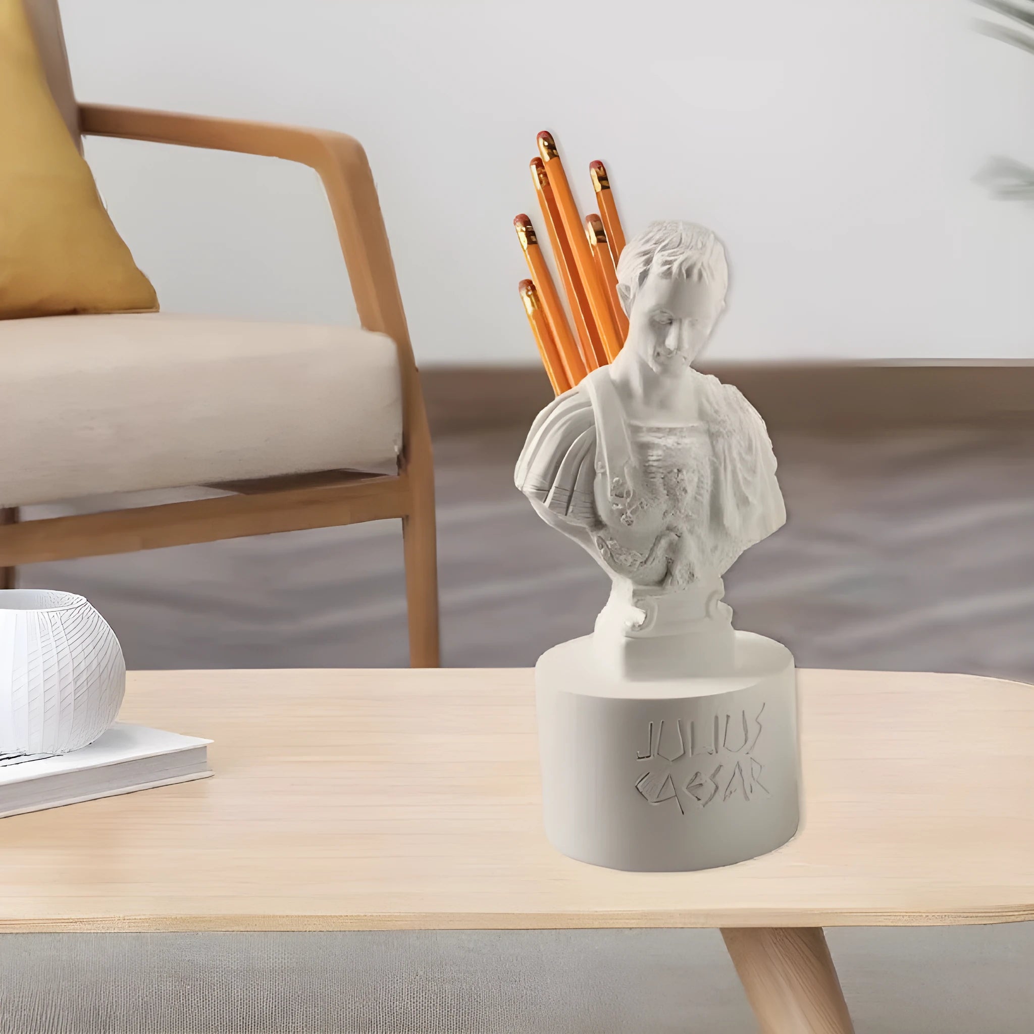 White American-style character modelling pen holder for desk organisation
