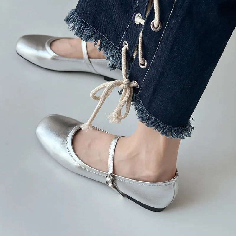 Retro Mary Jane flat shoes in sheepskin with round toe and flat rubber sole