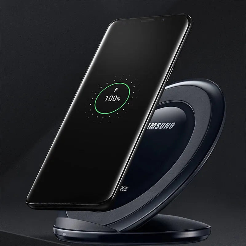 Black and white Qi wireless fast charging pad compatible with Samsung Galaxy Note Edge smartphone.