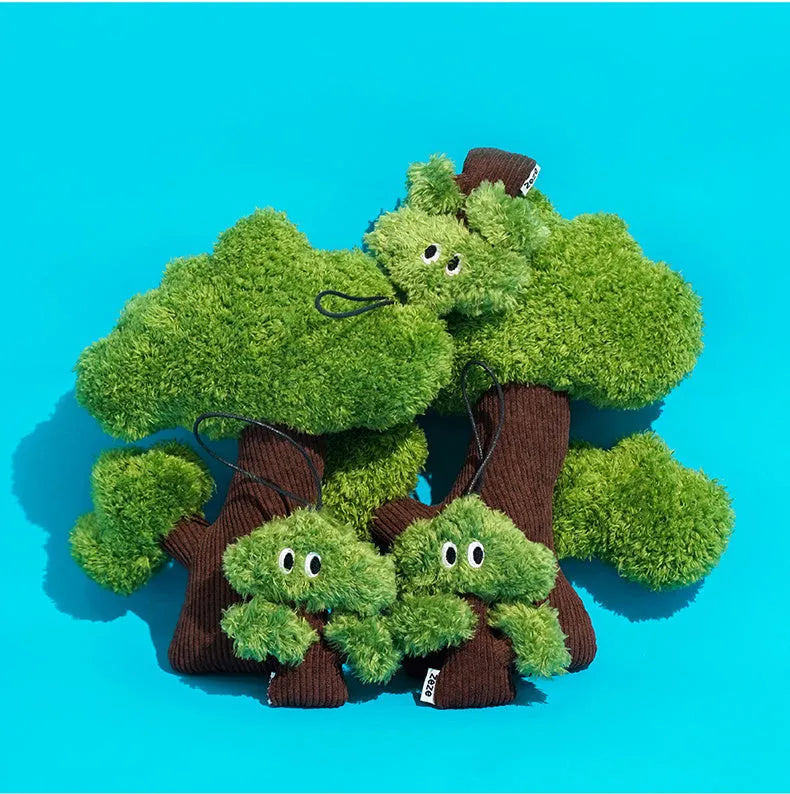 Pine tree shaped cat mint toy pendant with self-hi grinding feature in three sizes