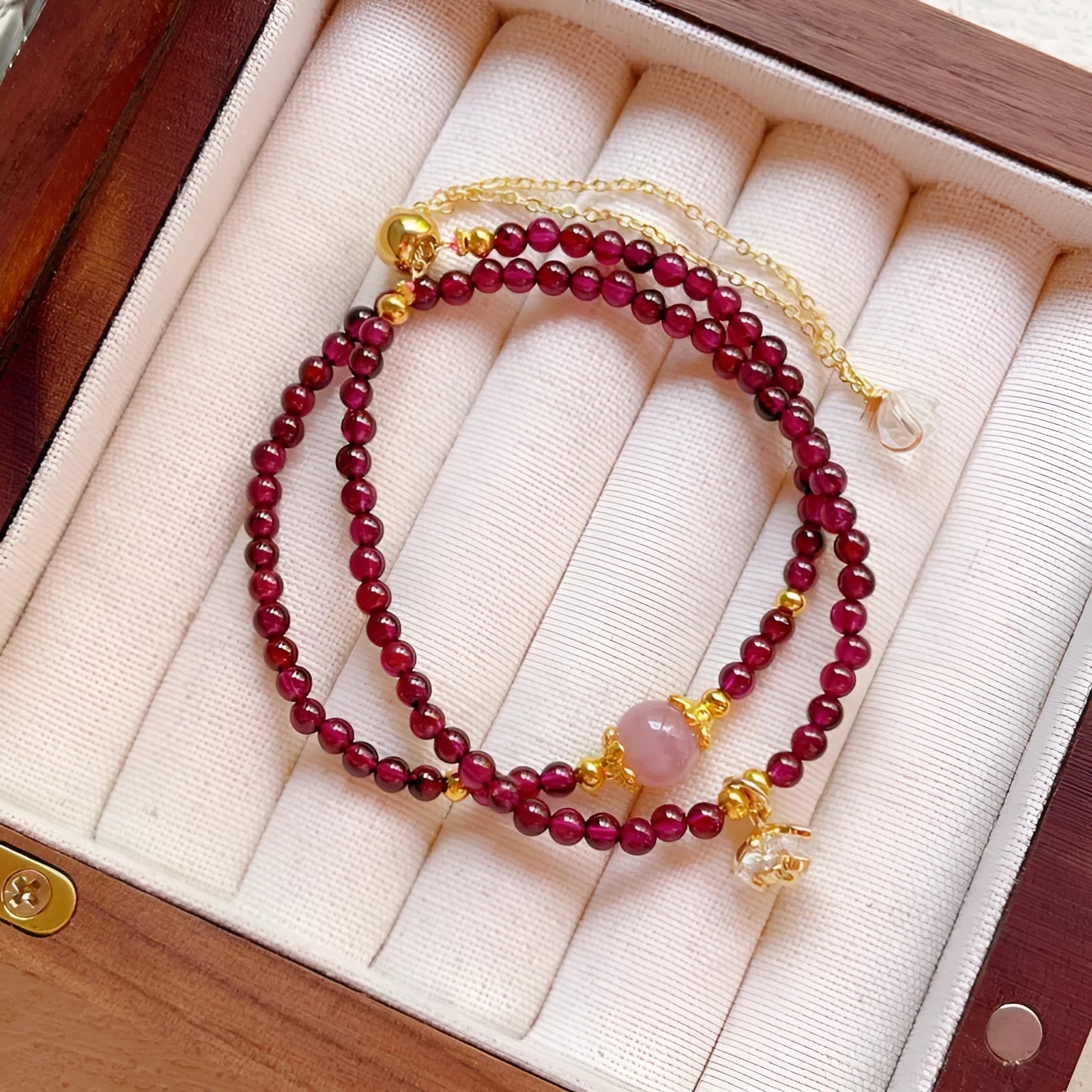 Natural garnet bracelet with double ring clasp in H311 garnet colour