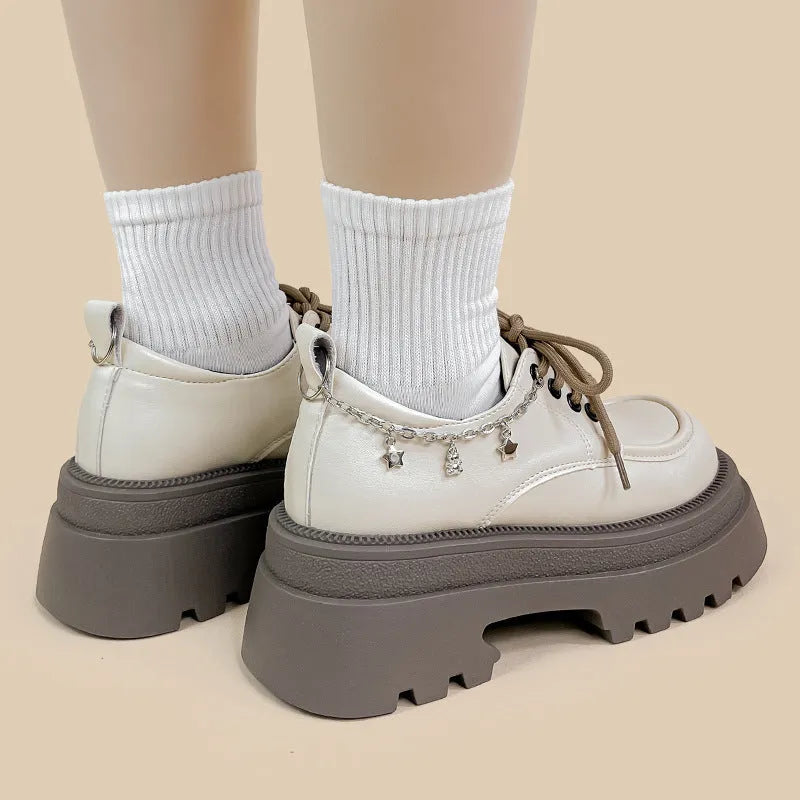 White British style women's platform Mary Jane shoes with chunky heel and front lace-up.