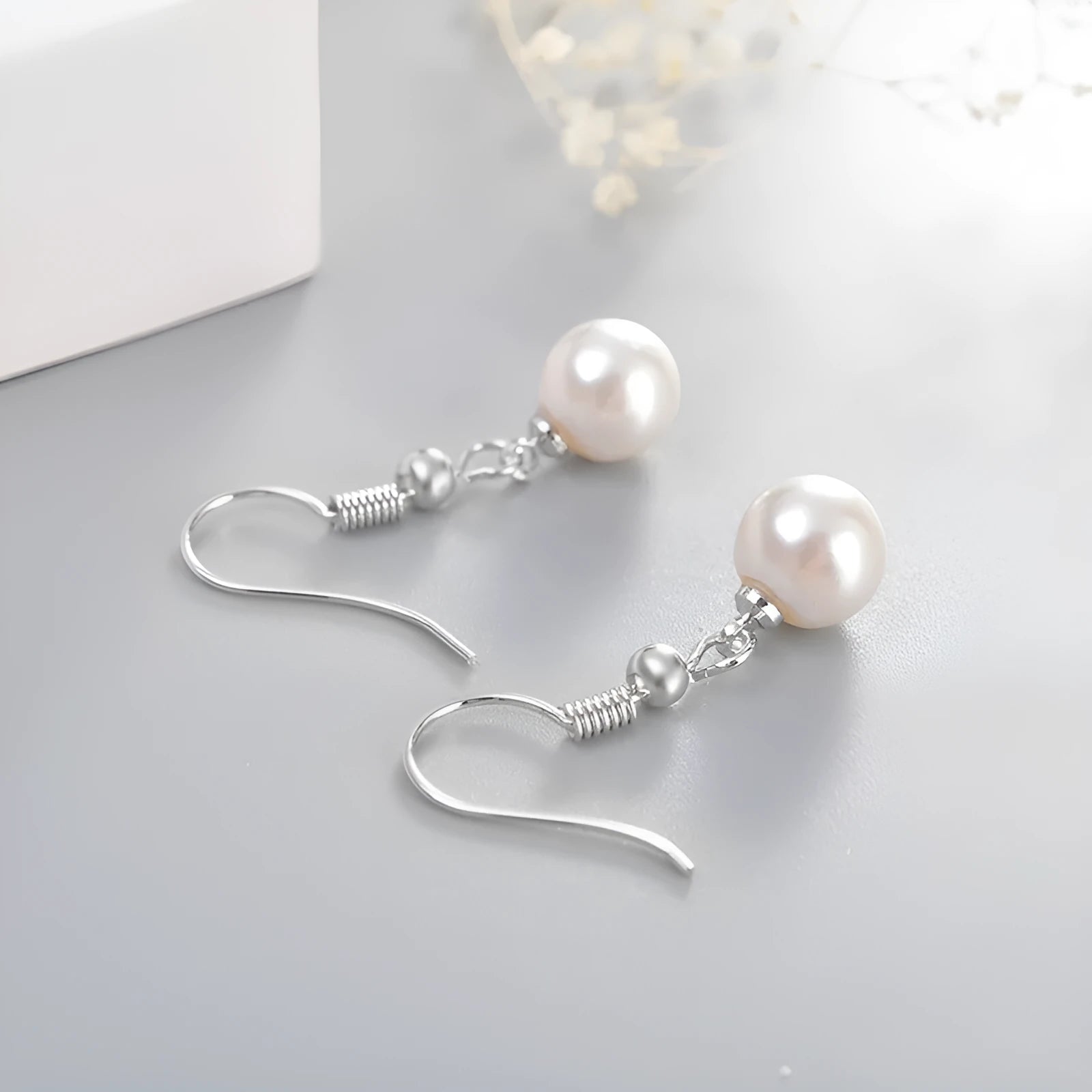 Women's white gold plated geometric high imitation pearl stud earrings on copper base
