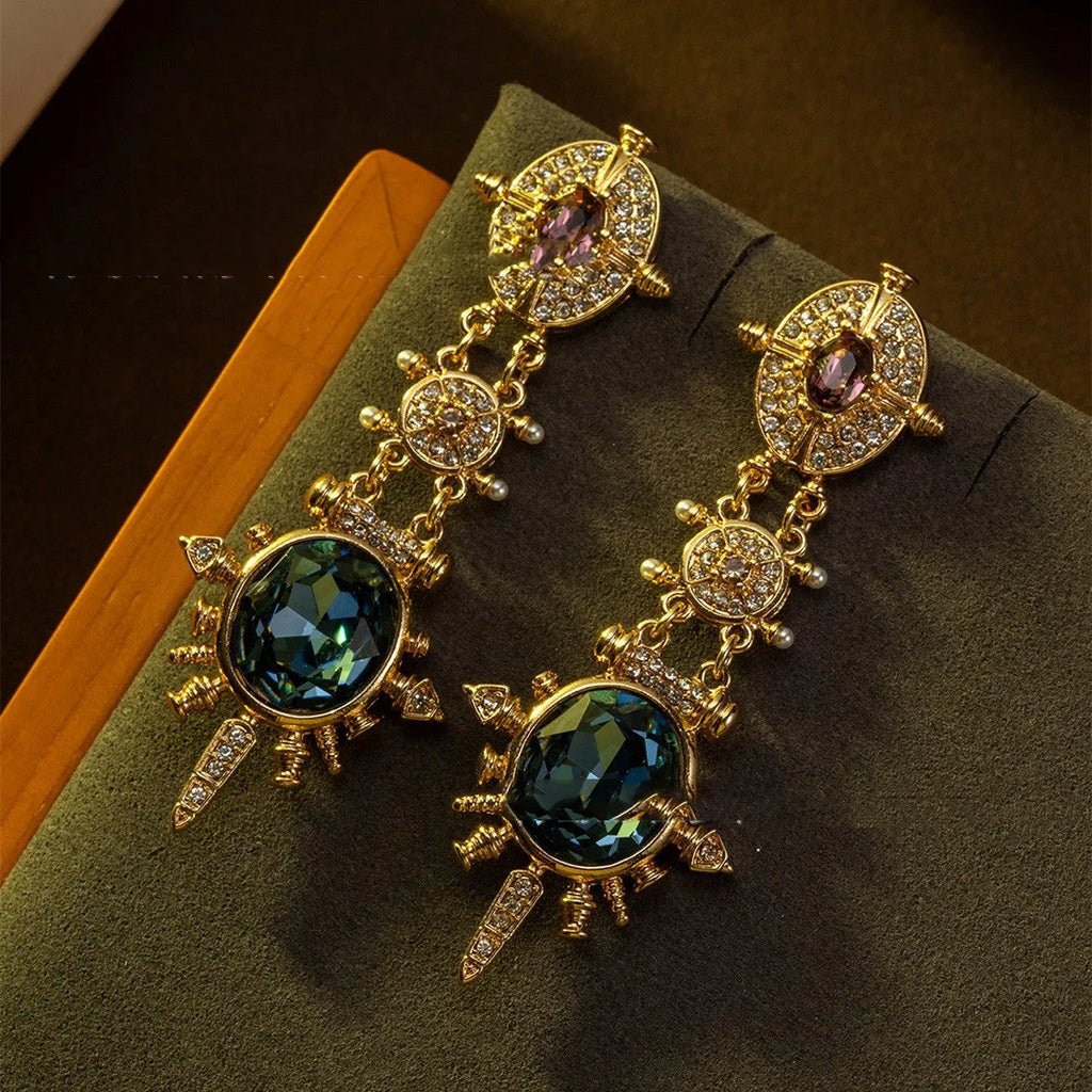 Gold geometric stud earrings with round elements and diamond treatment on alloy metal